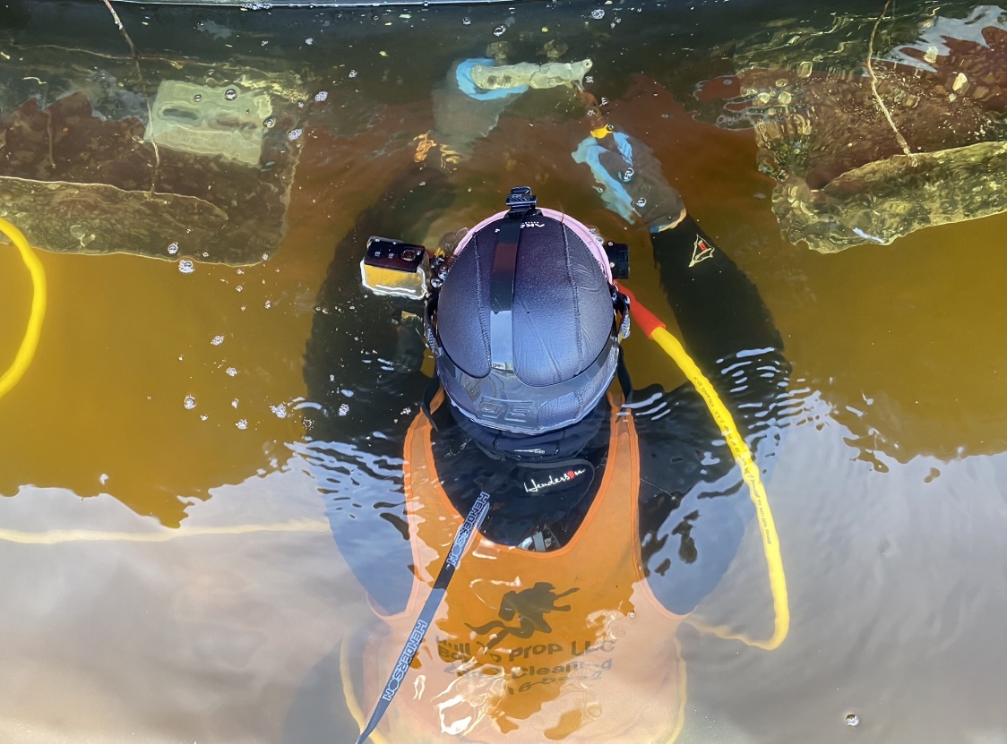Diver replacing anode