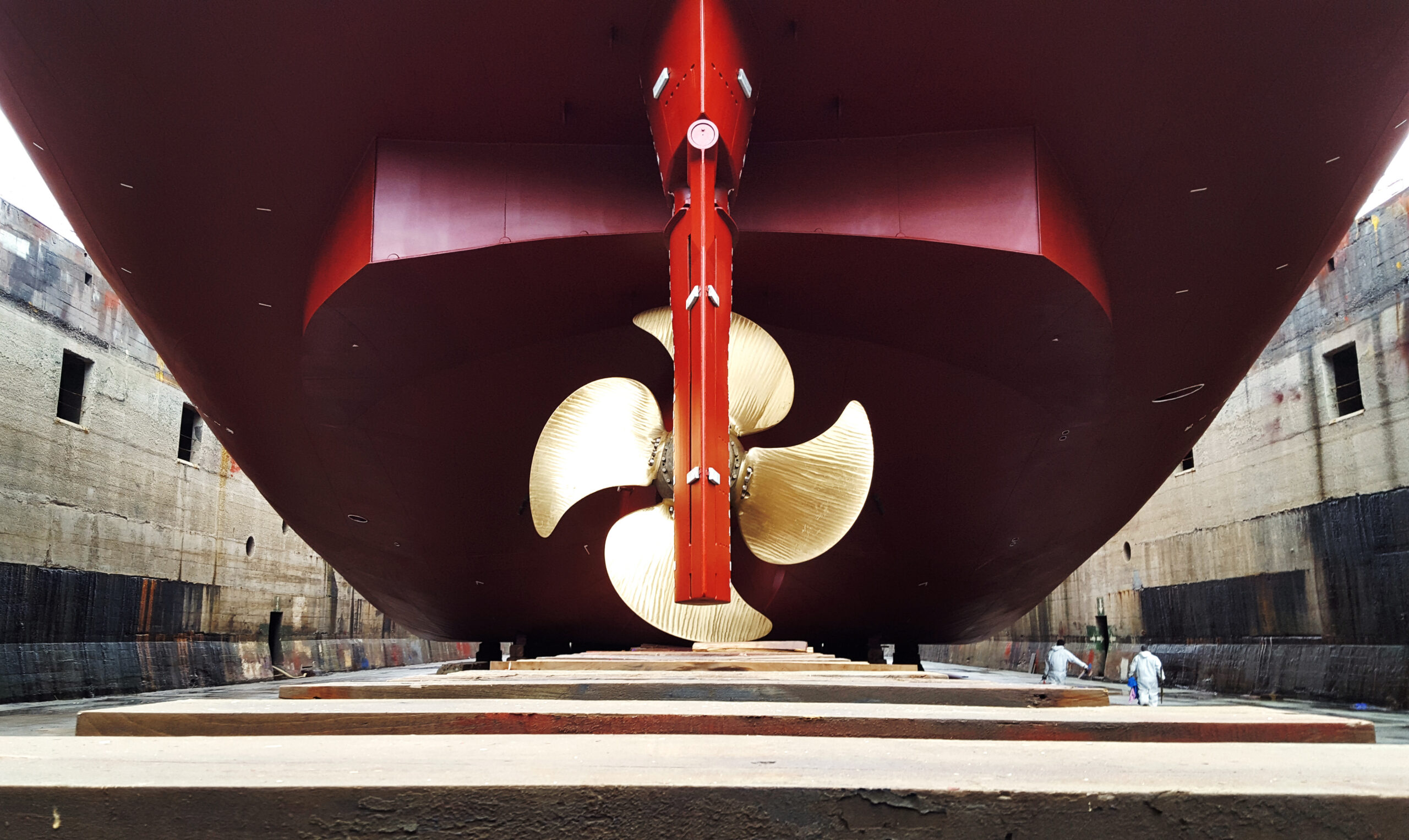 Ship,Stern,And,Propeller,At,Drydock