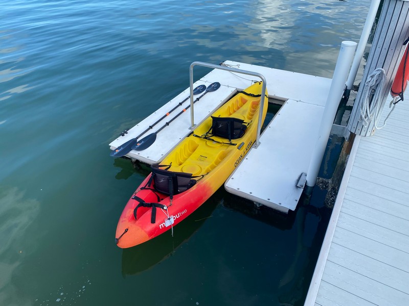 Floating dock cleaning