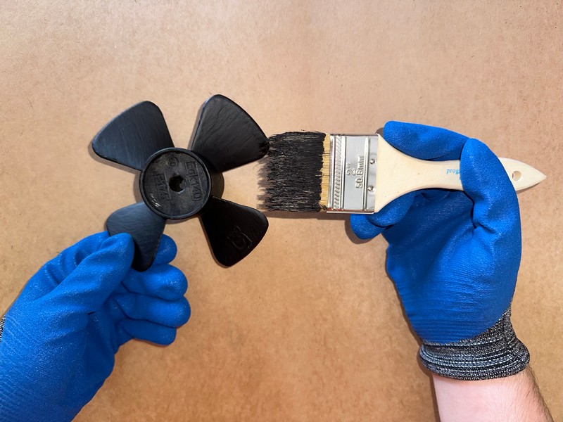 Hull cleaning 0162